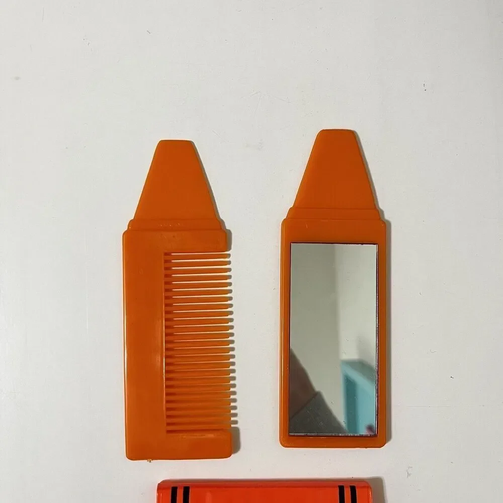 Unbranded vintage crayon
